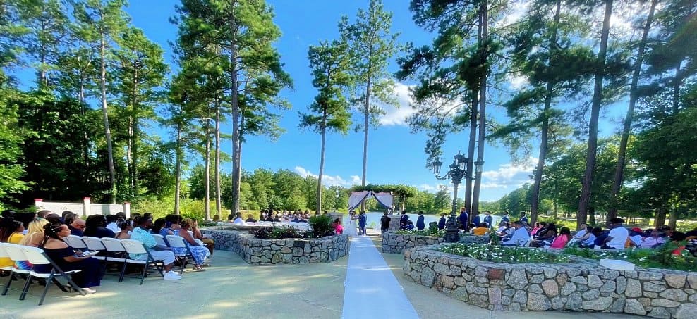 lakeside wedding ceremony at Mariani's venue